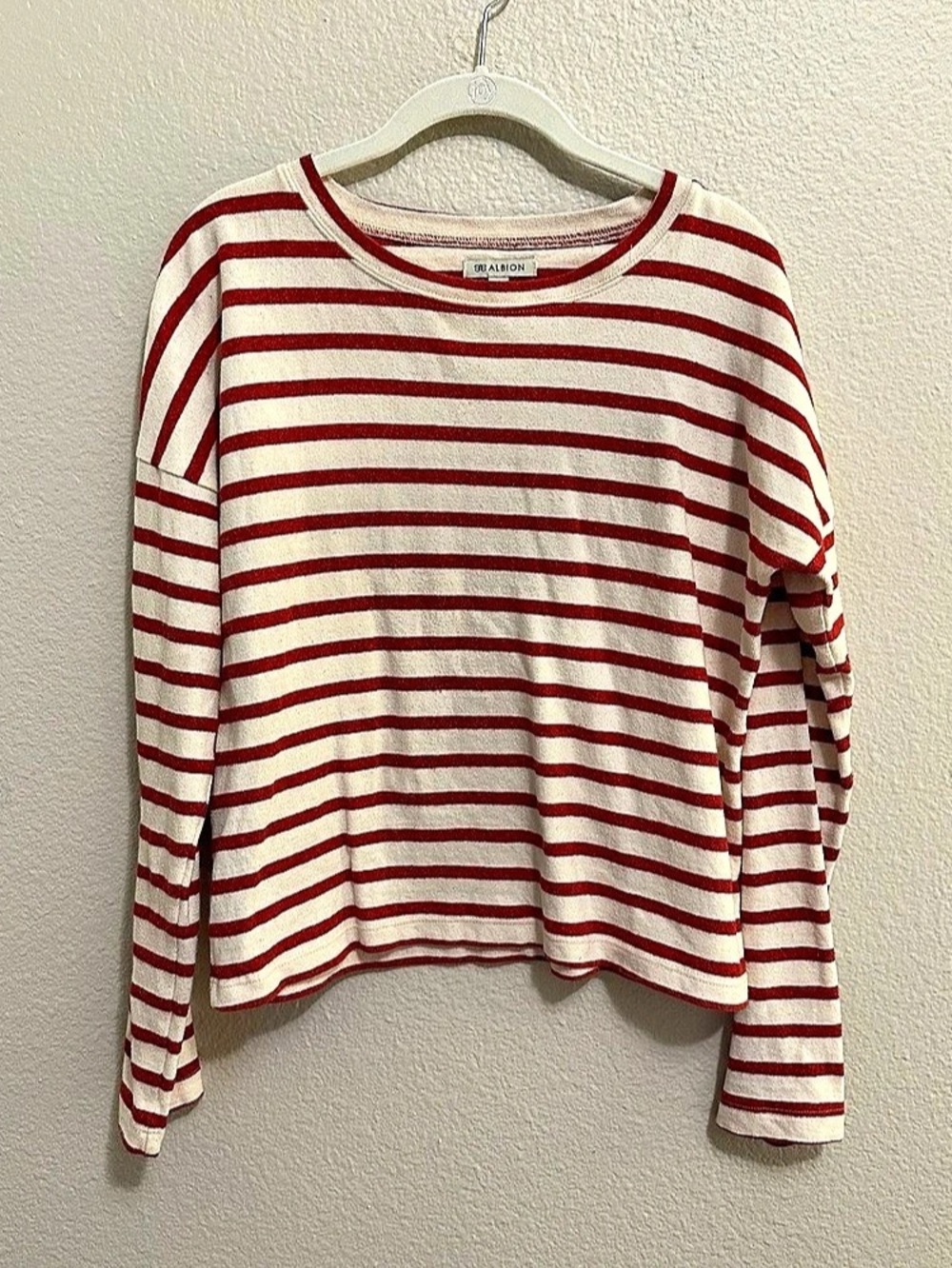 Albion Fit Striped Long Sleeve Top in Red & Cream Size Small Like New